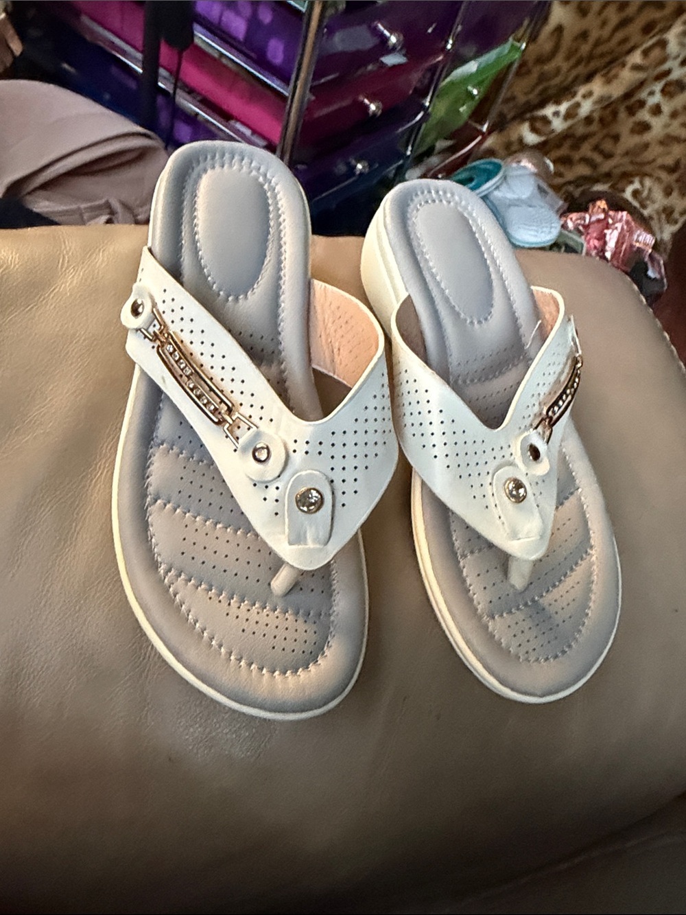 Women's White Cushioned Thong Sandals with Metallic Accent Size EU 36.  New!